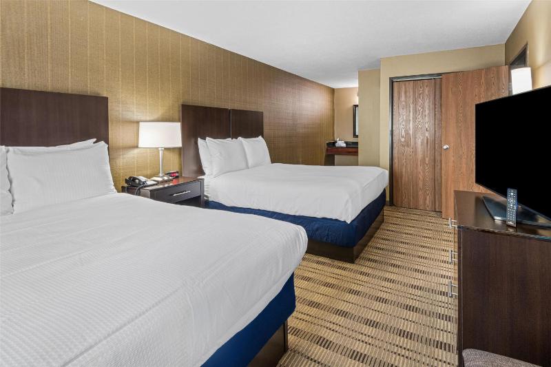 Queen Suite with Two Queen Beds - Non-Smoking image 4