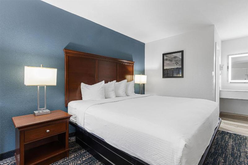 King Room image 3
