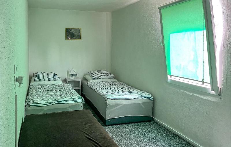 One-Bedroom Holiday Home image 4