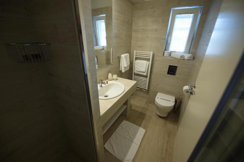 Triple Room with Sea View image 4