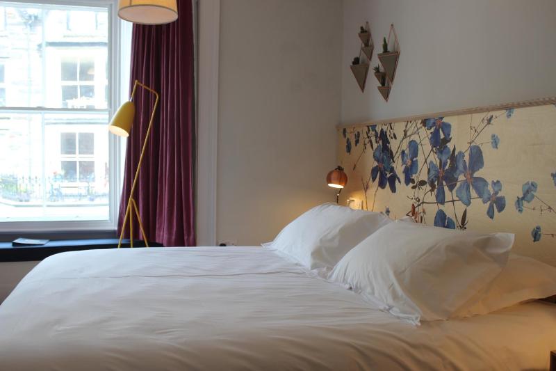 Deluxe Double or Twin Room image 2