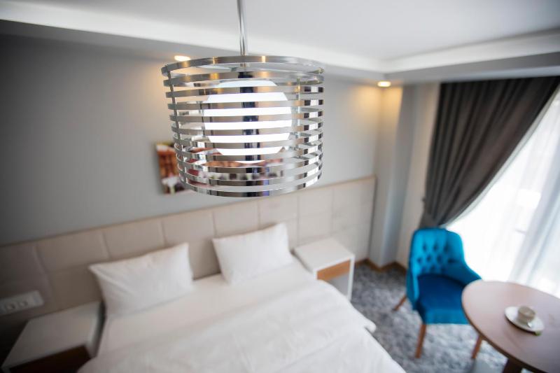 Deluxe Family Suite with Balcony image 4