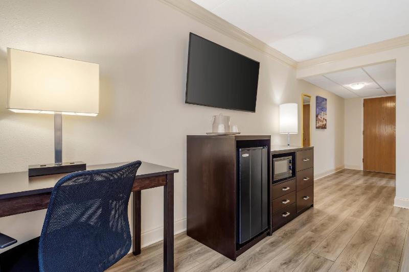 King Room with Whirlpool - Non-Smoking image 4