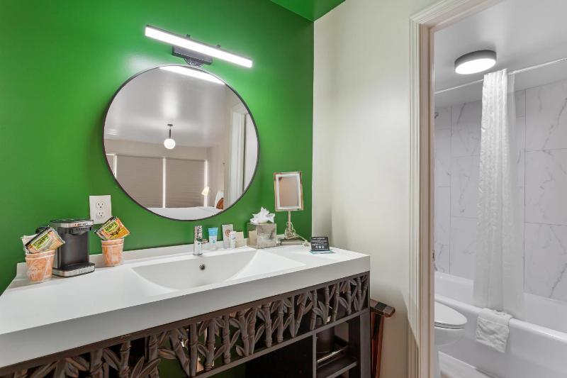 Heights House Hotel - Houston Heights Downtown an Ascend Collection Hotel - image 14
