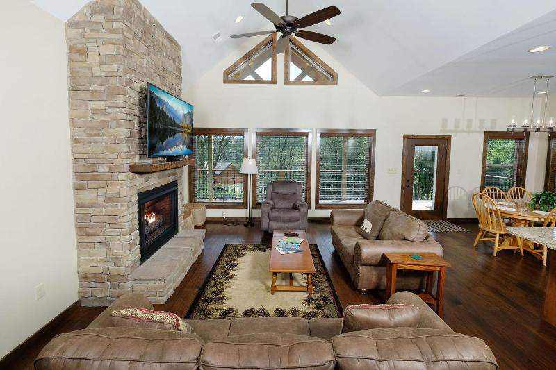 Relax and Soak with a Mountain View! - Bear Watch 1011 - image 10