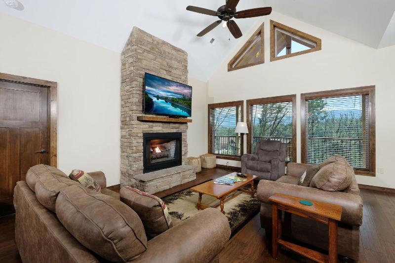Relax and Soak with a Mountain View! - Bear Watch 1011 - image 24