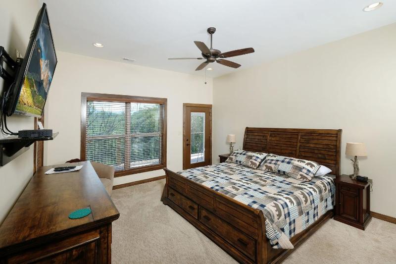 Relax and Soak with a Mountain View! - Bear Watch 1011 - image 28