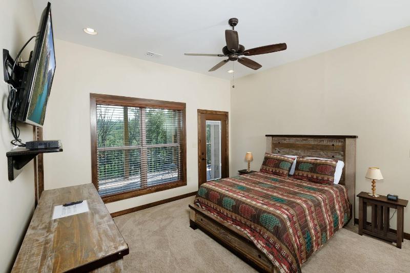 Relax and Soak with a Mountain View! - Bear Watch 1011 - image 20