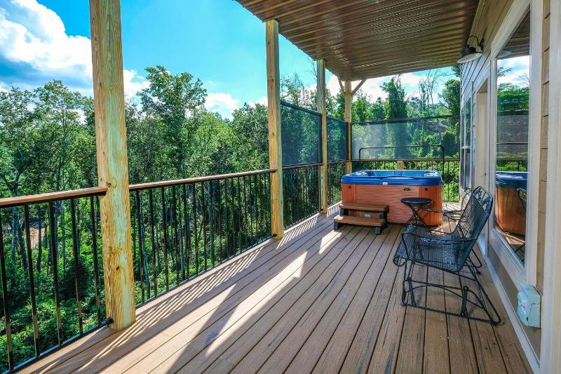Relax and Soak with a Mountain View! - Bear Watch 1011 - image 34