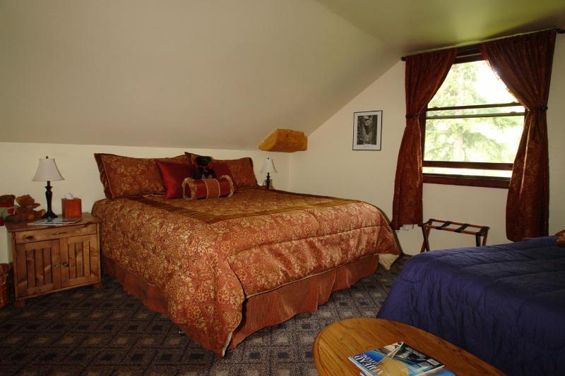 Deluxe King Suite image 2