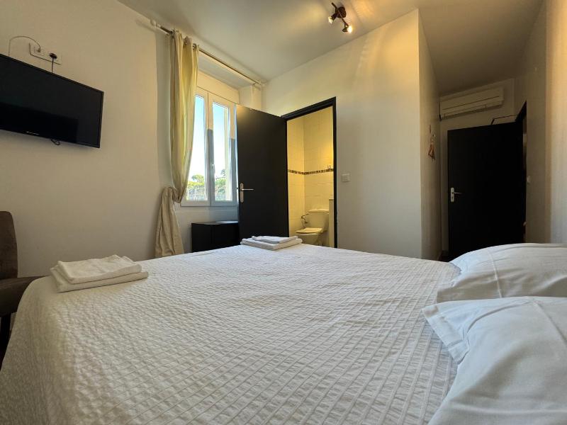 Standard Double Room street view image 4