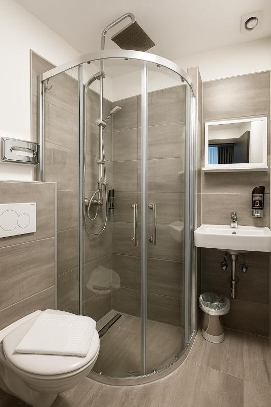 Twin Room image 4