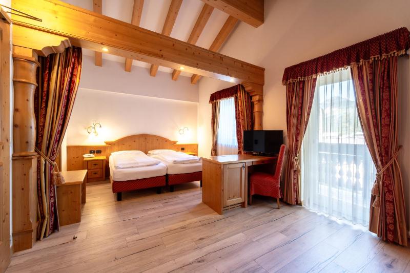 Junior Suite with Balcony (3 Adults) image 1