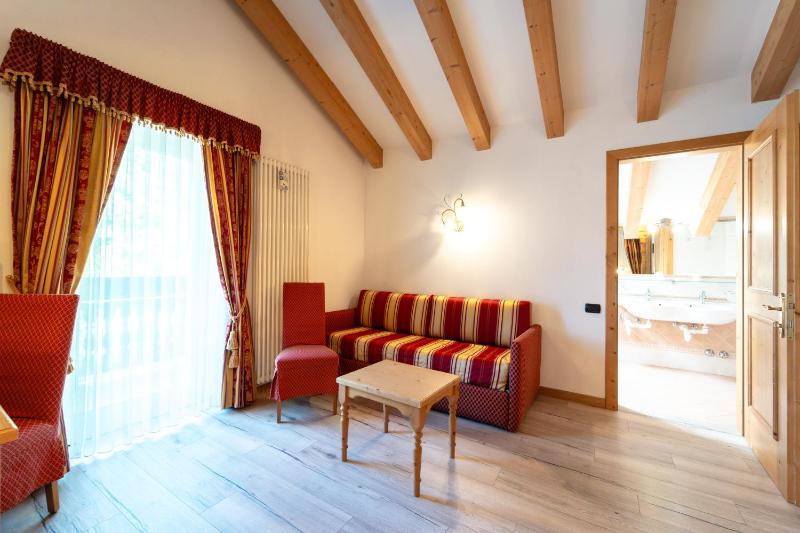 Junior Suite with Balcony (3 Adults) image 3