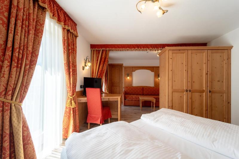 Junior Suite with Balcony (2 Adults) image 2