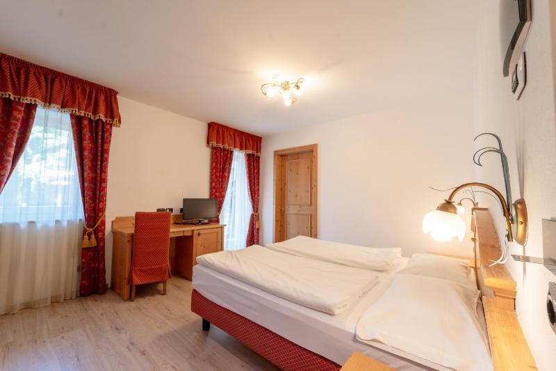 Standard Double or Twin Room with Balcony image 3