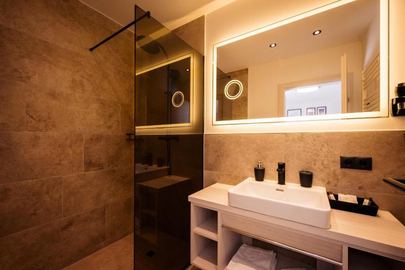 Double Room image 1