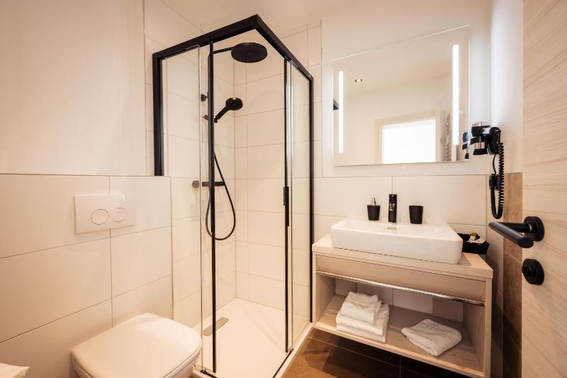 Single Room image 3