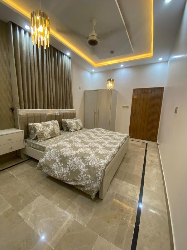 Johar Guesthouse-Suite 3Bed and Lounge in Karachi - image 6
