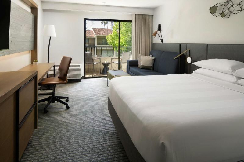 King Room with Sofa Bed image 1