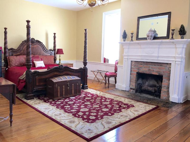King Room image 3