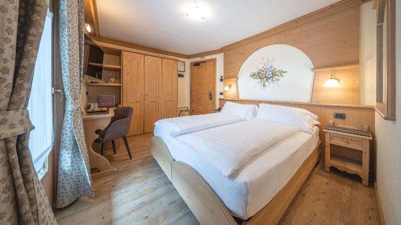 Standard Double or Twin Room image 2