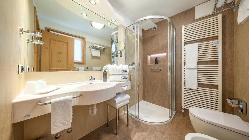 Standard Double or Twin Room image 3