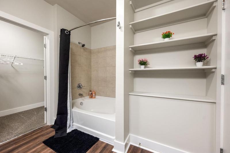 Stylish 2BR Keystone - image 37