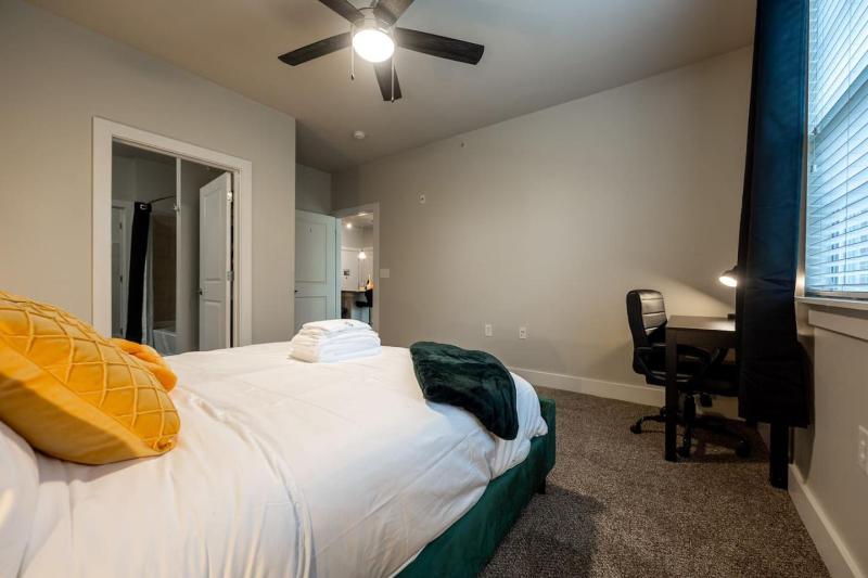 Stylish 2BR Keystone - image 23