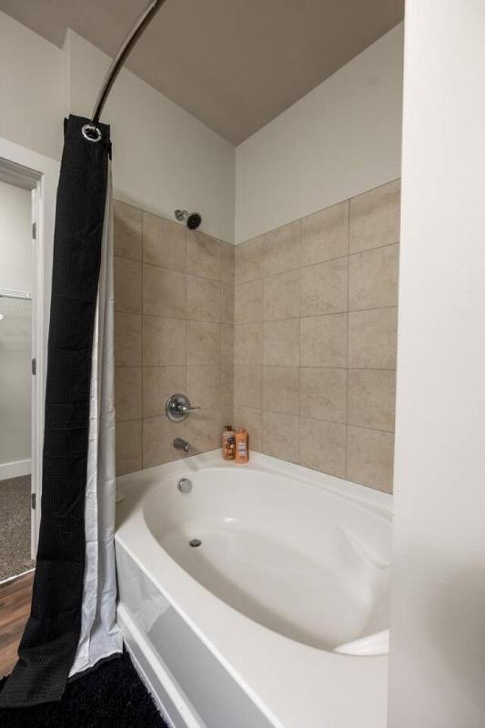 Stylish 2BR Keystone - image 7