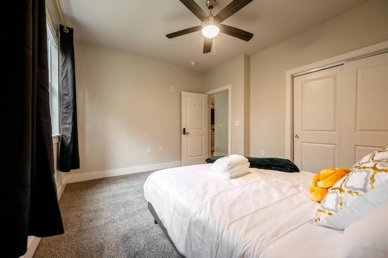 Stylish 2BR Keystone - image 13
