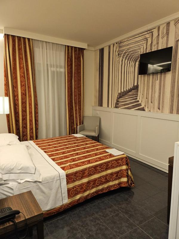 Standard Double Room image 4