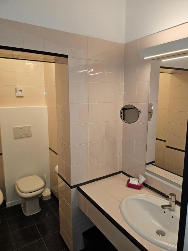 Deluxe Room with City View image 2