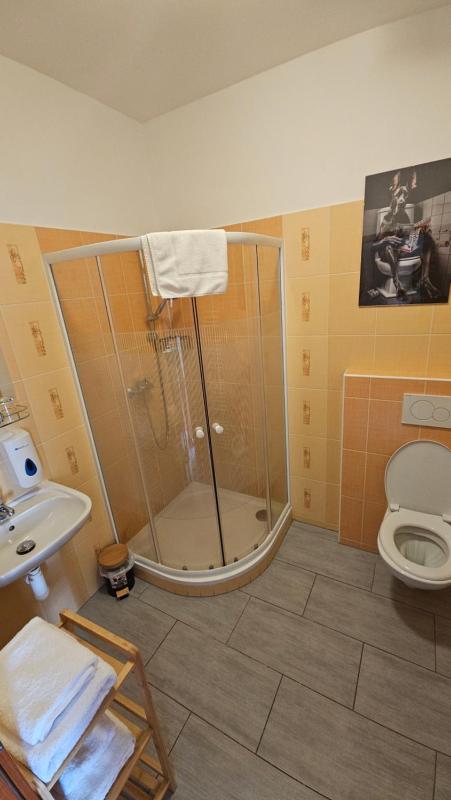 Twin Room image 1