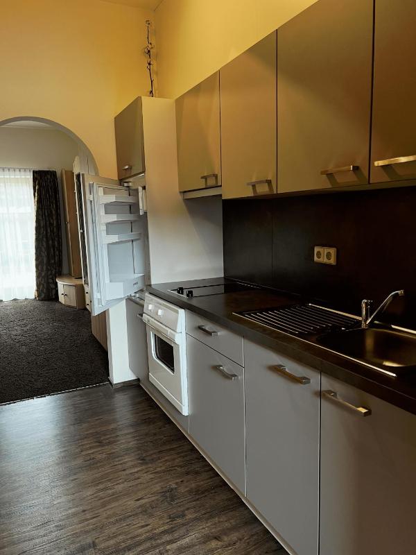 Studio Apartment image 1