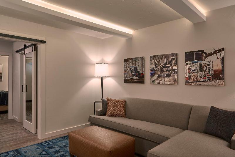 One-Bedroom King Suite image 3
