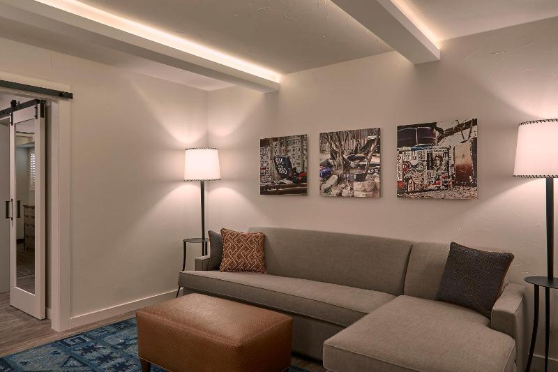 One-Bedroom King Suite image 4