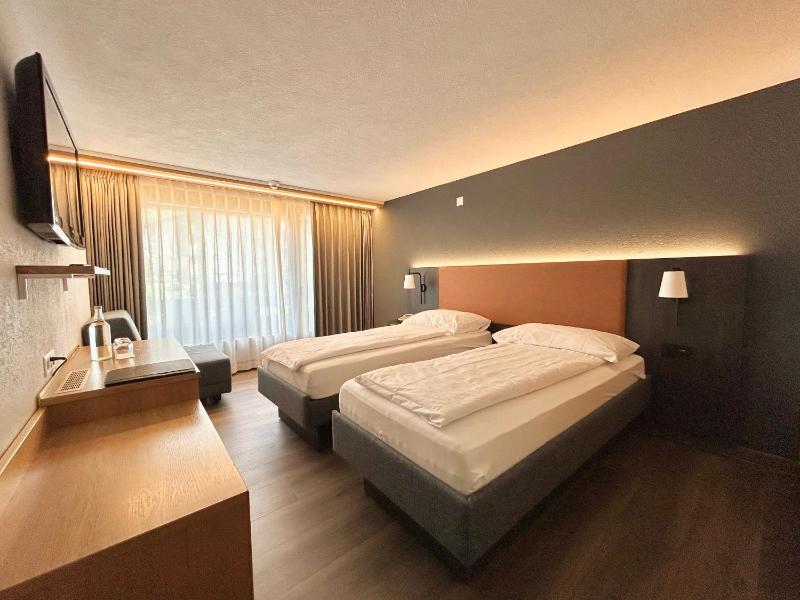 Comfort Double Room with Balcony and Mountain View image 1