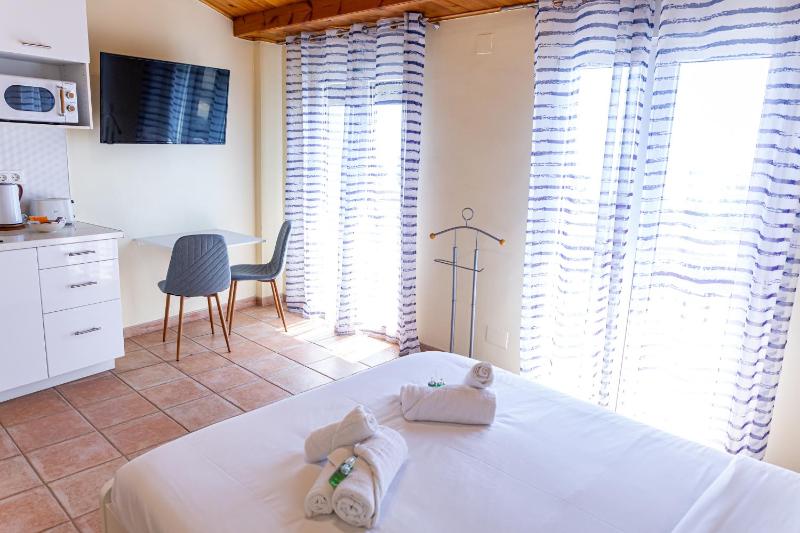 L&G Costa Blanca Suite - image 5