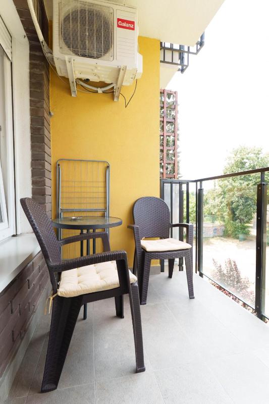 One-Bedroom Apartment image 2