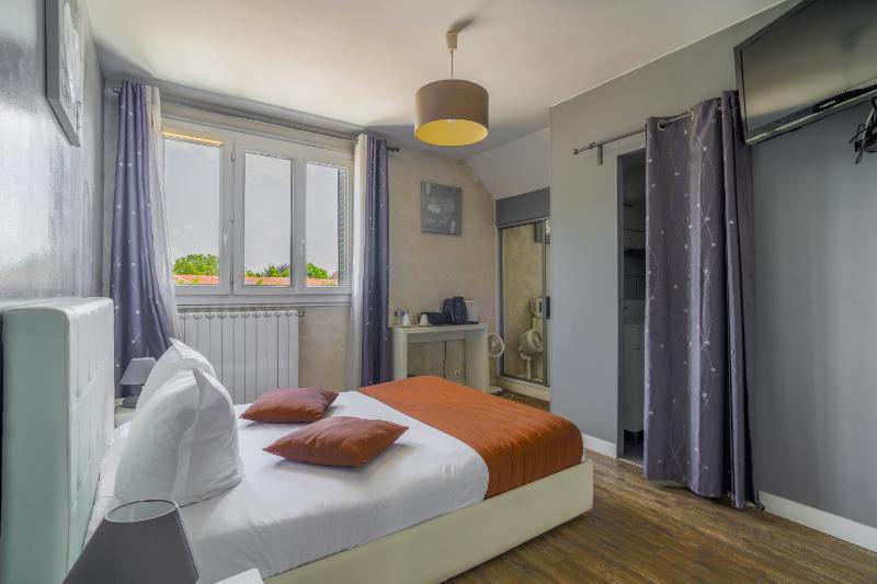 Standard Double Room image 1