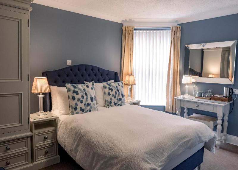 Standard Double Room image 2