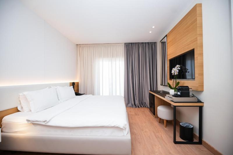 Twin Room with Balcony and Sea View image 1