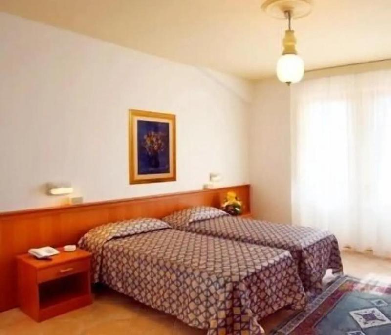 Twin Room image 1