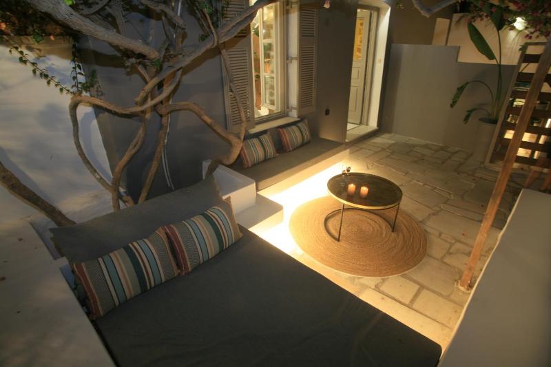 Suite with Garden View image 2