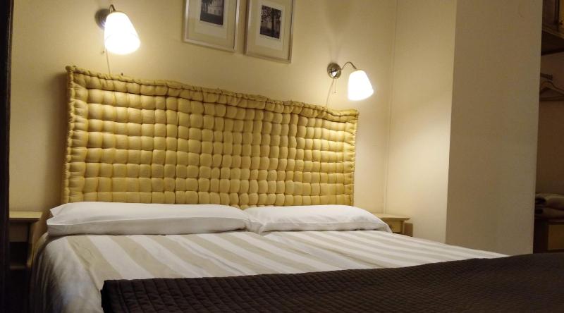 Twin Room (2 Single Beds) image 1