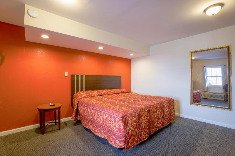 Suite - King Bed Non - Smoking image 1