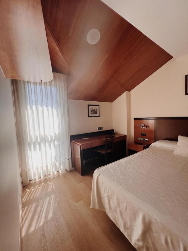 Single Room image 4