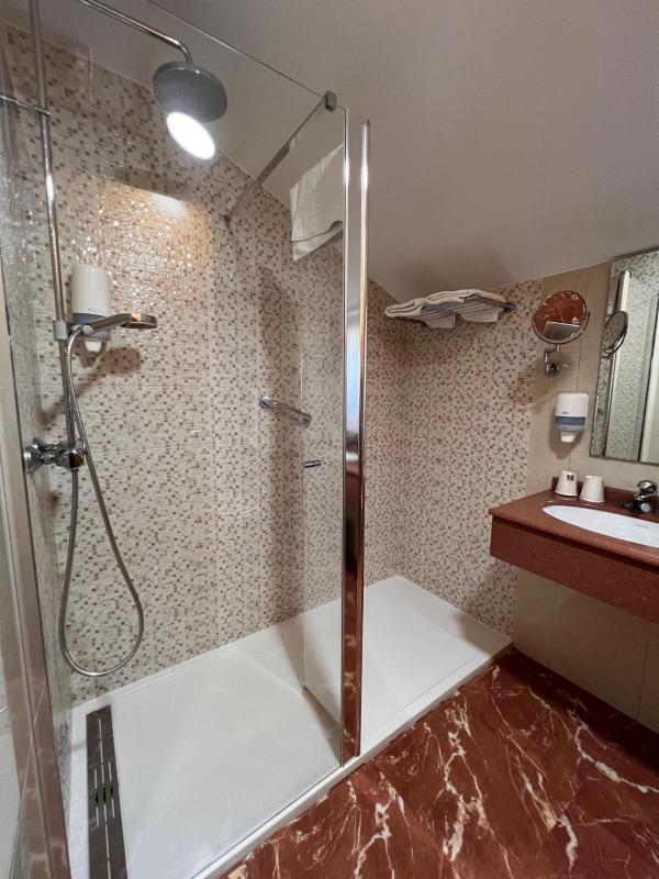 Single Room image 2