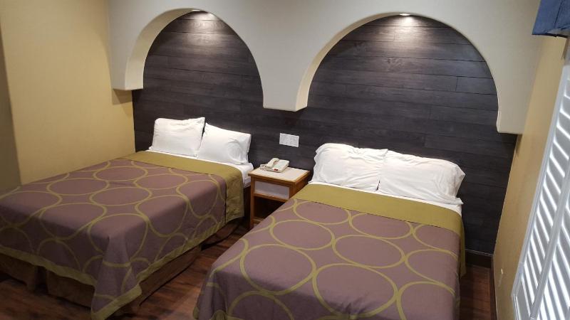 Queen Room with Two Queen Beds image 2